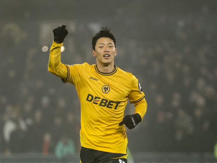 体育视频直播-韩媒：若狼队降级黄喜灿或选择离队，今夏转会费或达1000万镑